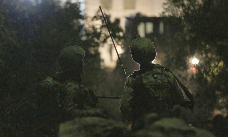 جيش الاحتلال يشن حملة مداهمات واعتقالات في عدة مناطق بالضفة 1 66Wsa