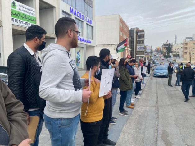 وقفة أمام مقر الصليب الأحمر الدولي في عمان دعمًا للأسرى الفلسطينيين في سجون الاحتلال 1 asra10